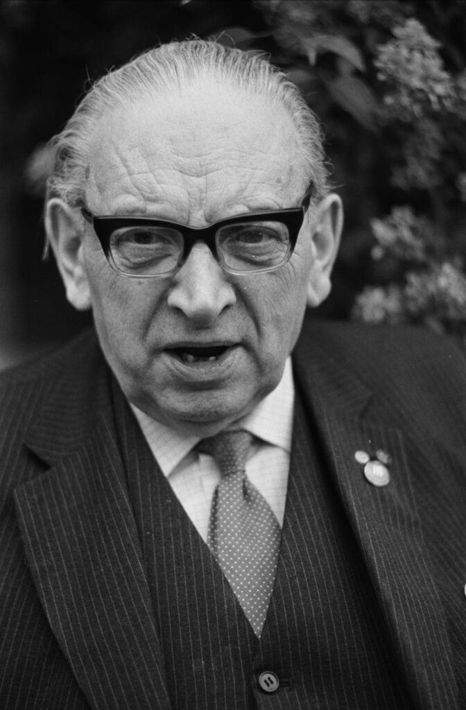 THE WELSH LANGUAGE’S DEBT TO EARLY IRISH BROADCASTING