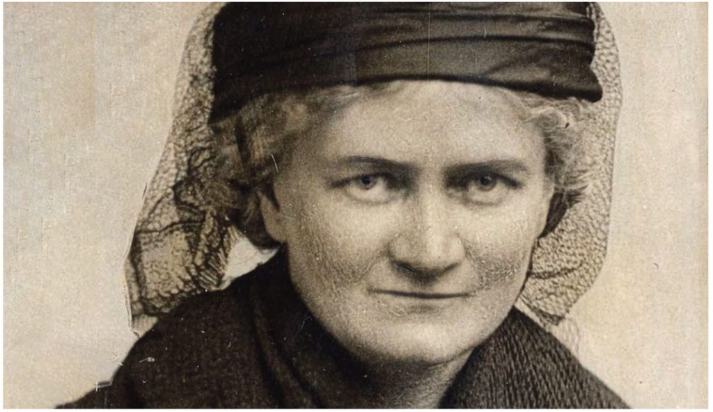 VIOLET GIBSON SHOOTS BENITO MUSSOLINI