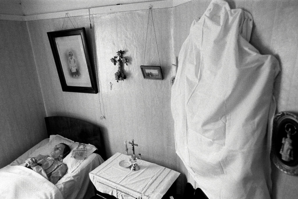 VISUAL POETRY: THE PHOTOGRAPHY OF JOHN MINIHAN